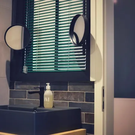 Maison 1686 Bed & Breakfast 4*