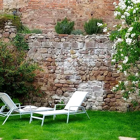 Bed & Breakfast Maison 1686